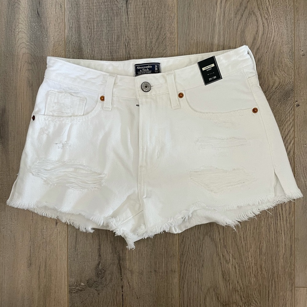 Abercrombie distressed white Jean shorts 00/24